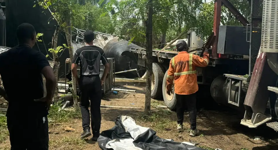 Durante el operativo, se incautaron 61,317.6 litros de bebidas alcohólicas adulteradas, 9,463 litros de melaza y 4,163 litros de aceite quemado.