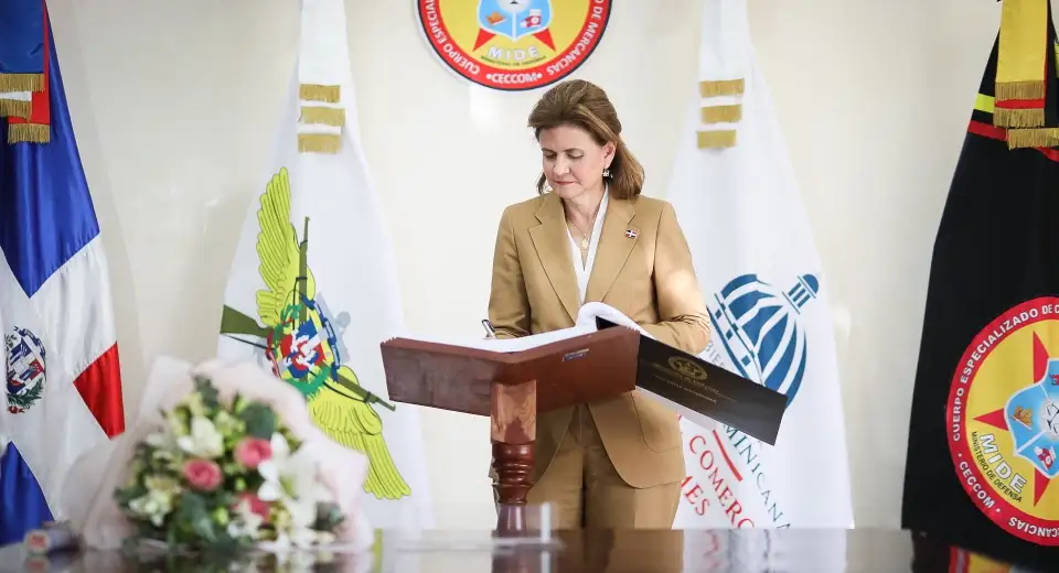 Raquel Peña encabezó la entrega de 13 camionetas al personal del CECCOM con el objetivo de mejorar sus capacidades operativas.